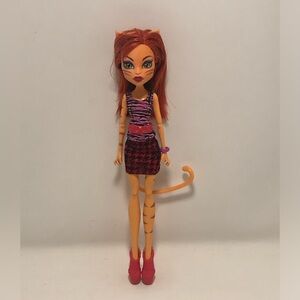 Monster High G1 Coffin Bean Toreli Stripe Fashion Doll.